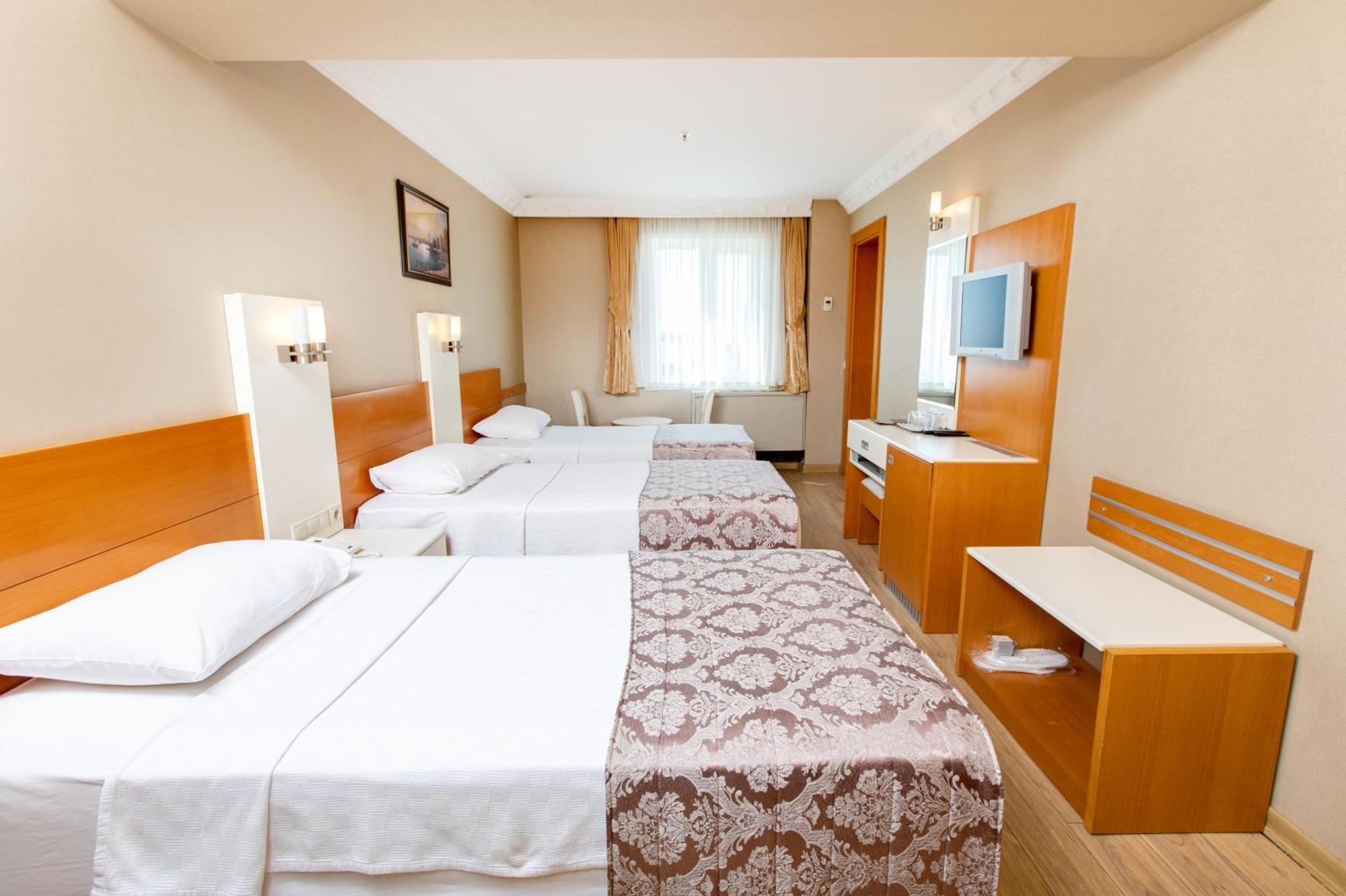Standard Triple Room,162478806:JPEG